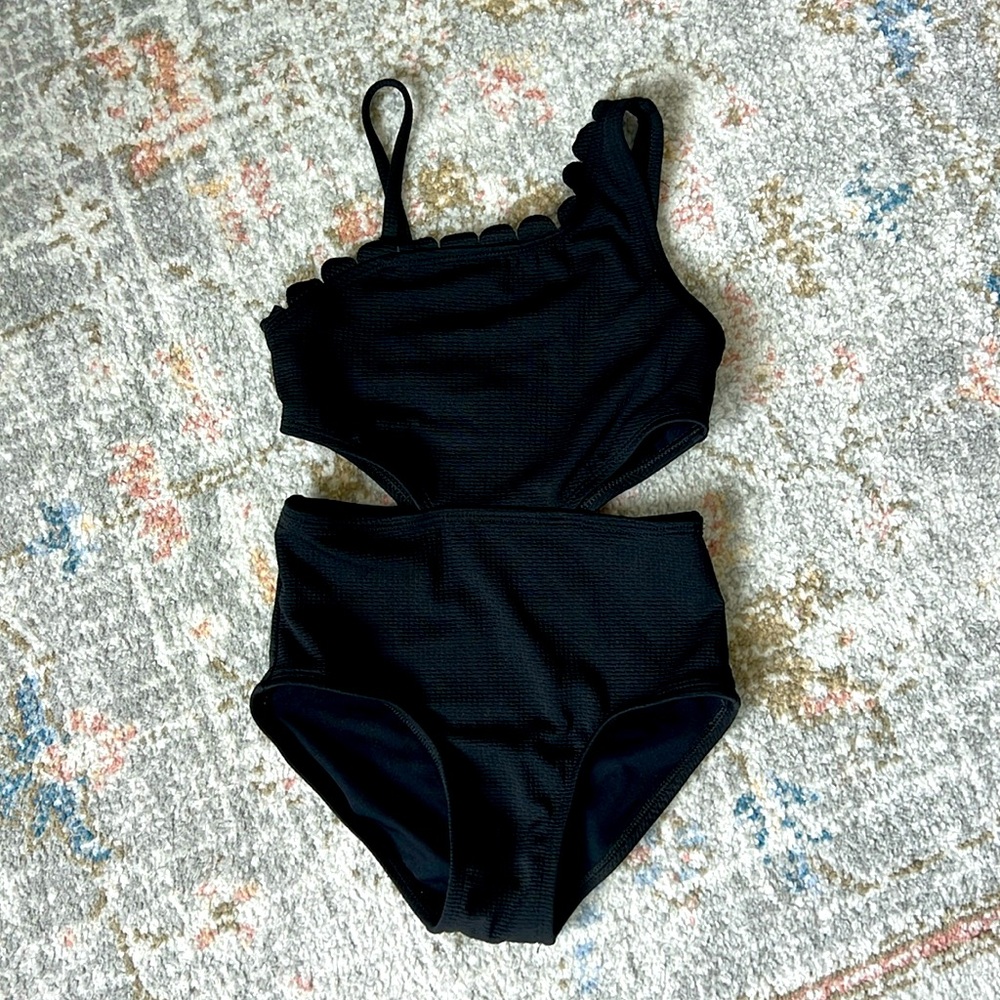 NWOT black swimsuit size 6/7
